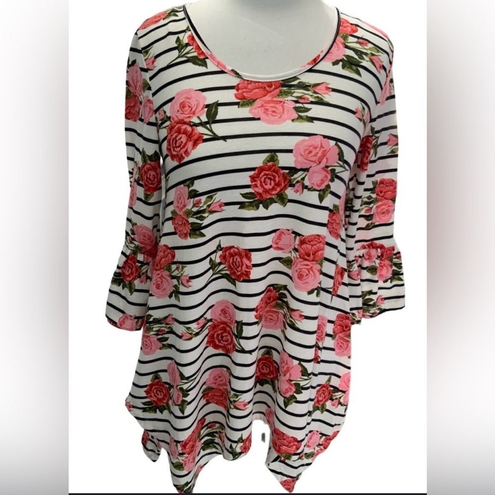Bobbie brooks floral top size medium